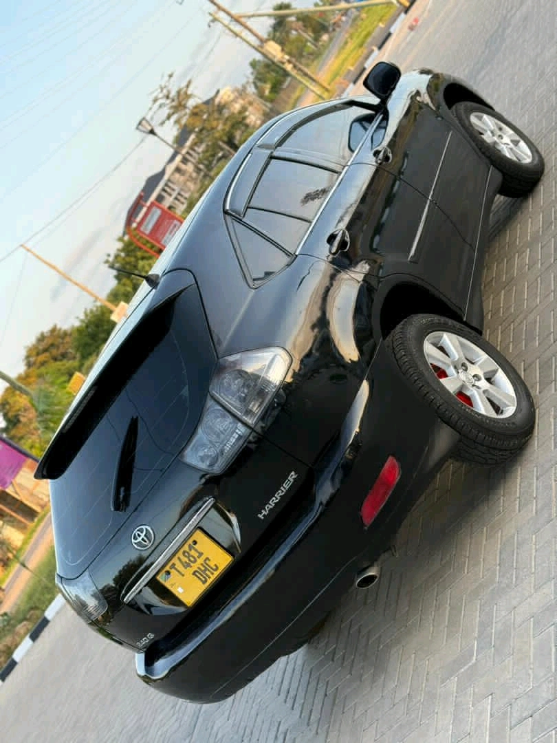 Toyota Harrier SUV T481 DHC thumbnail 2