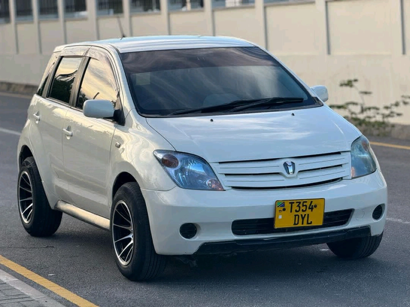 Toyota IST 2004 Model thumbnail 2