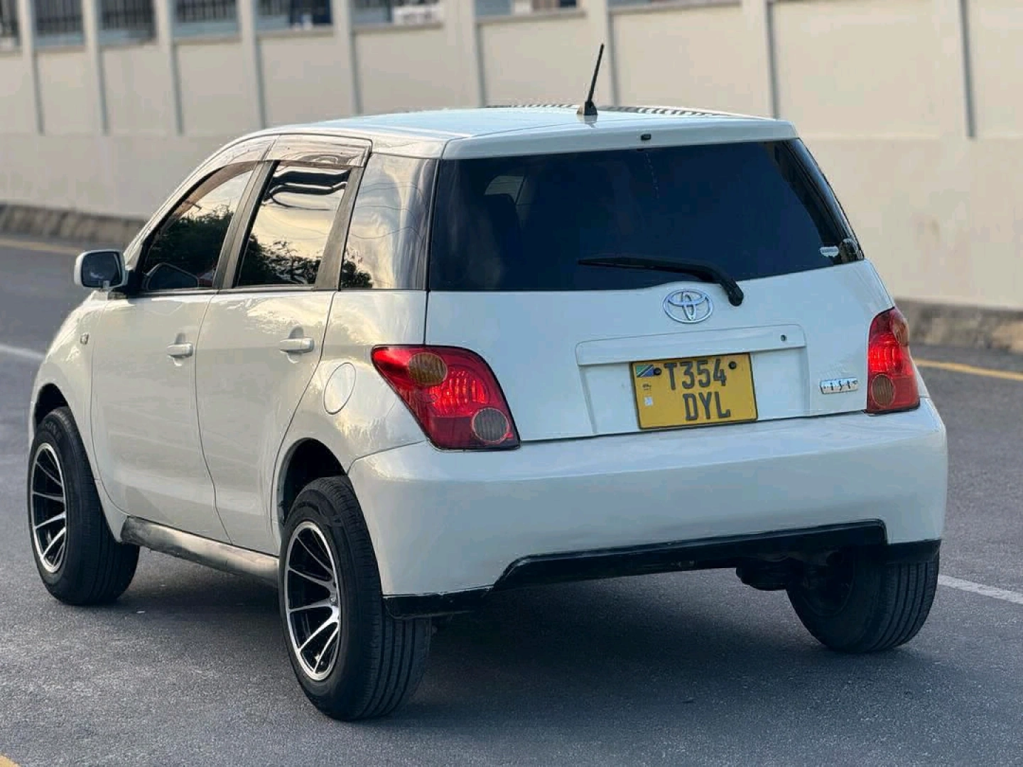 Toyota IST 2004 Model thumbnail 4