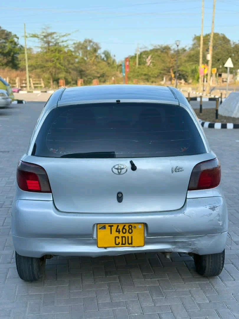 Toyota Vitz Full AC Music System 1290 CC thumbnail 2
