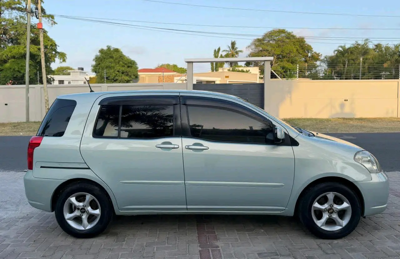 Toyota Raum 2004 Silver thumbnail 7