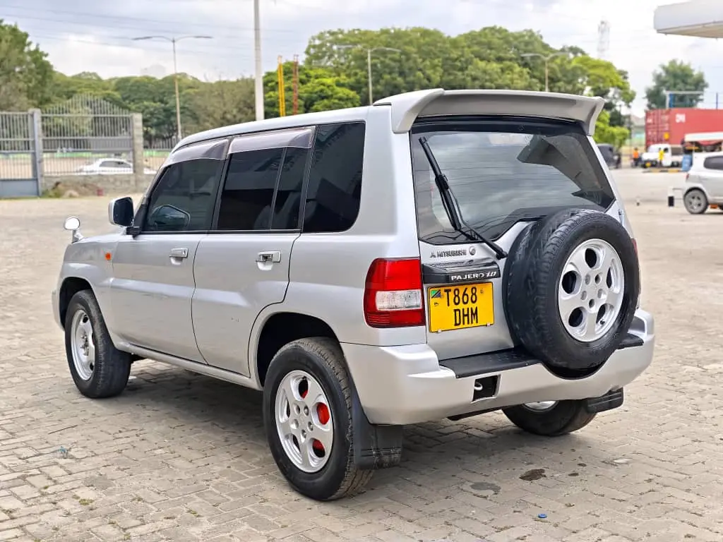 Mitsubishi Pajero iO GDI thumbnail 2