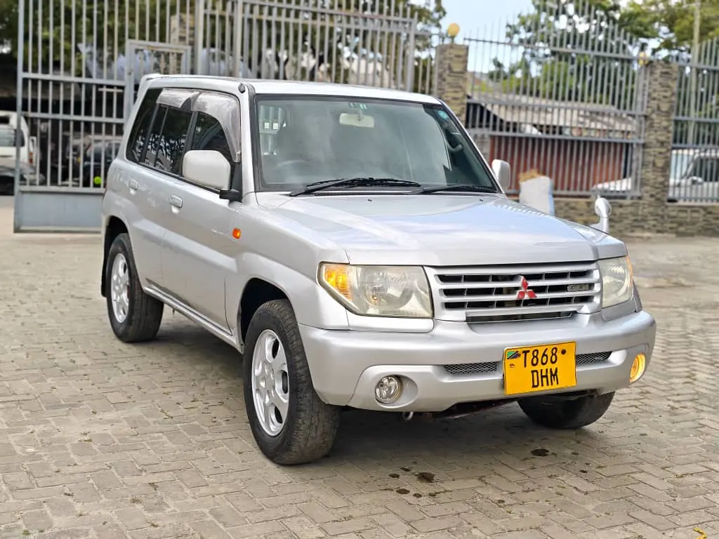 Mitsubishi Pajero iO GDI thumbnail 3