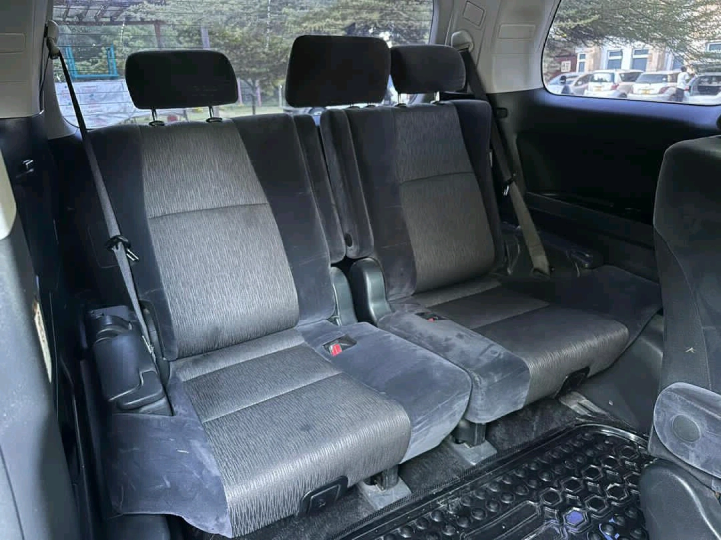 Toyota Alphard Minivan 2010 Model thumbnail 7