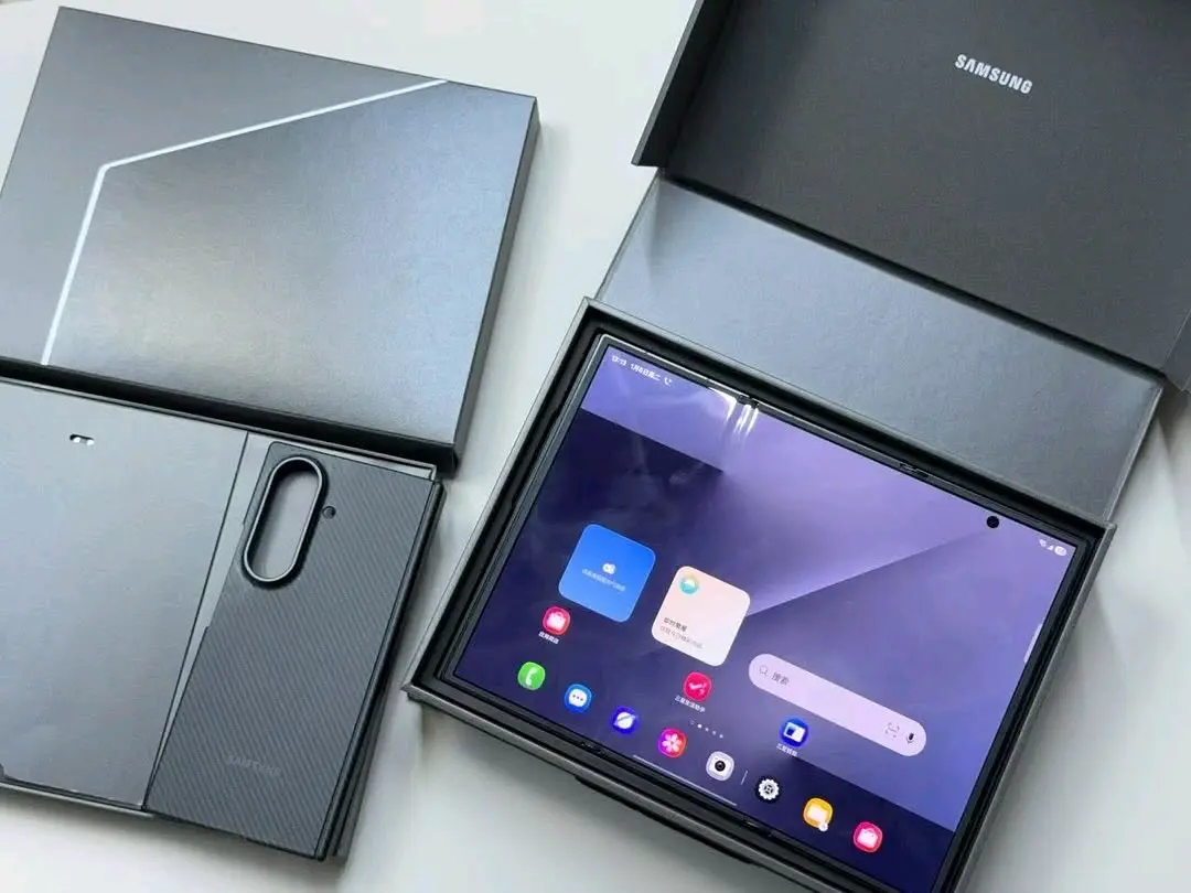 Samsung Trifold Smartphone 512GB thumbnail 3