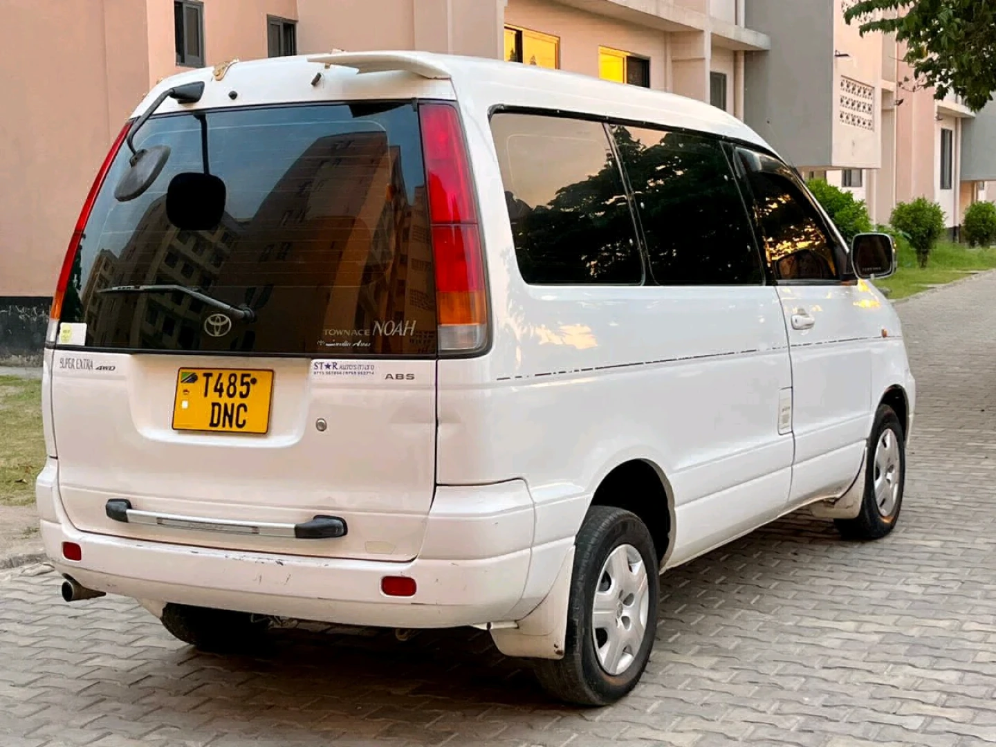 White Toyota Noah Van sr50 Engine thumbnail 2