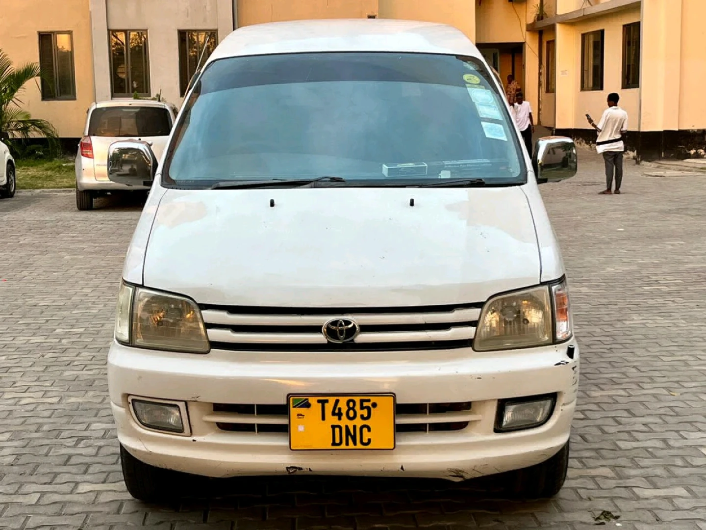 White Toyota Noah Van sr50 Engine thumbnail 3