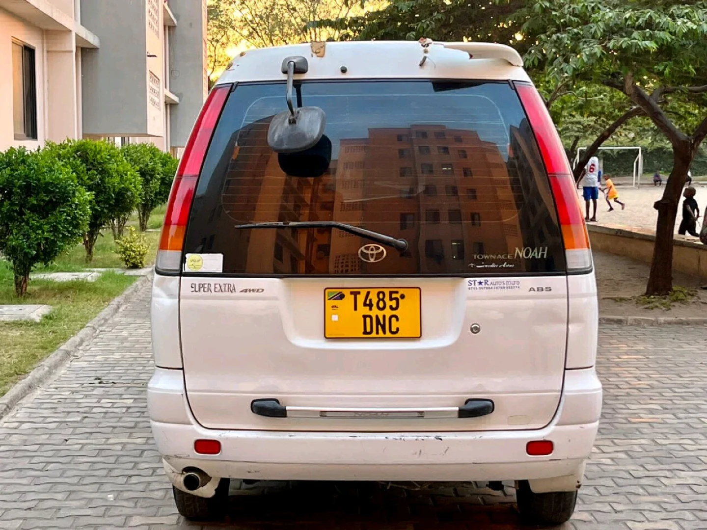 White Toyota Noah Van sr50 Engine thumbnail 8
