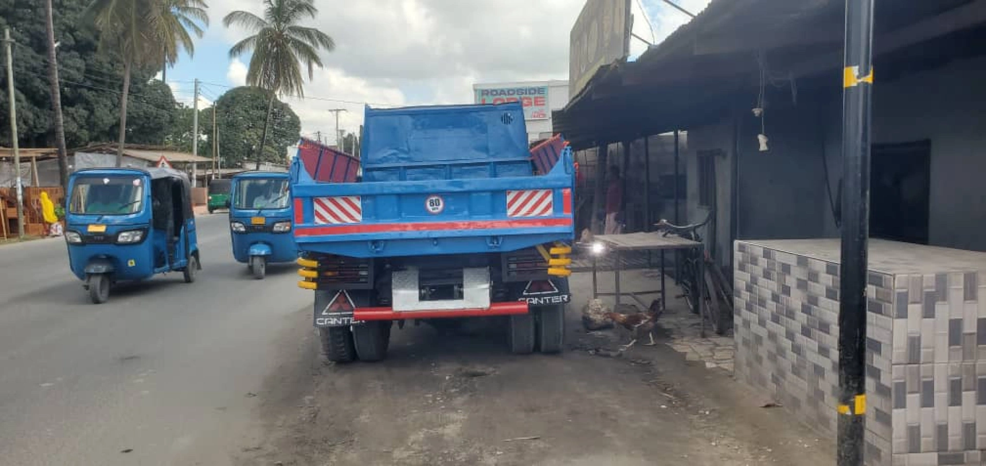 Mitsubishi Canter Truck thumbnail 5