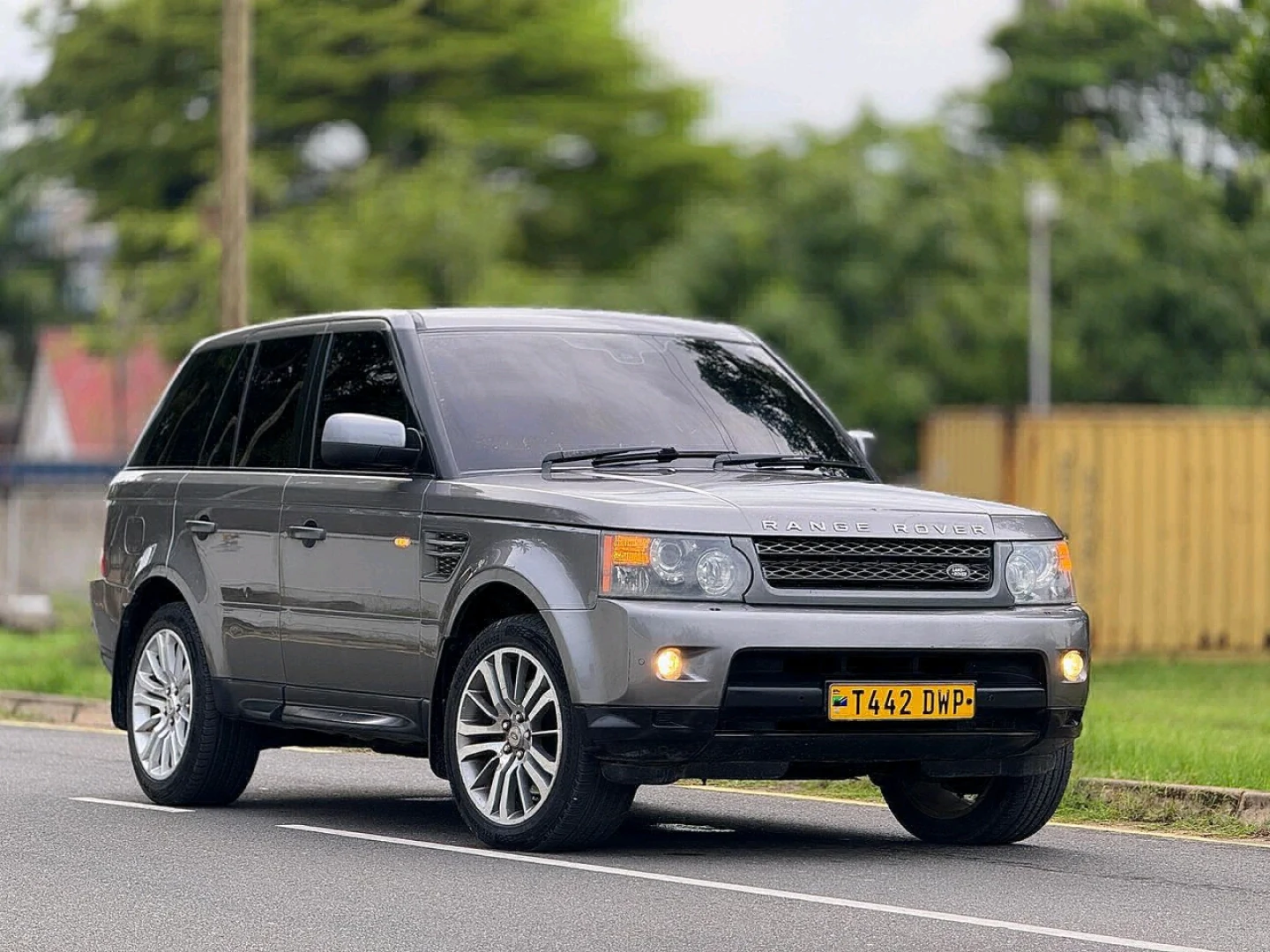 Range Rover Sport 2010 SUV thumbnail 3