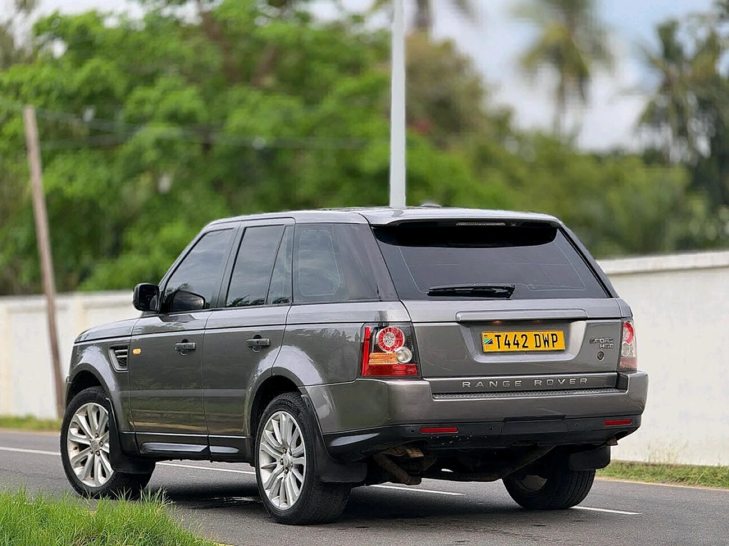 Range Rover Sport 2010 SUV thumbnail 4