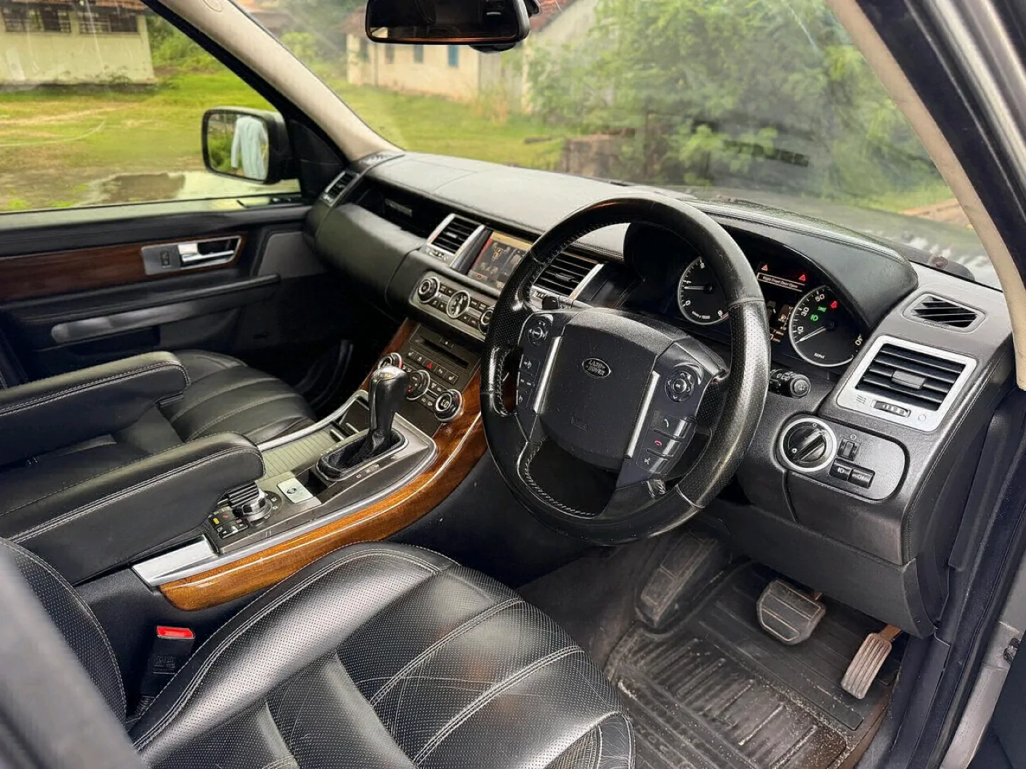 Range Rover Sport 2010 SUV thumbnail 9