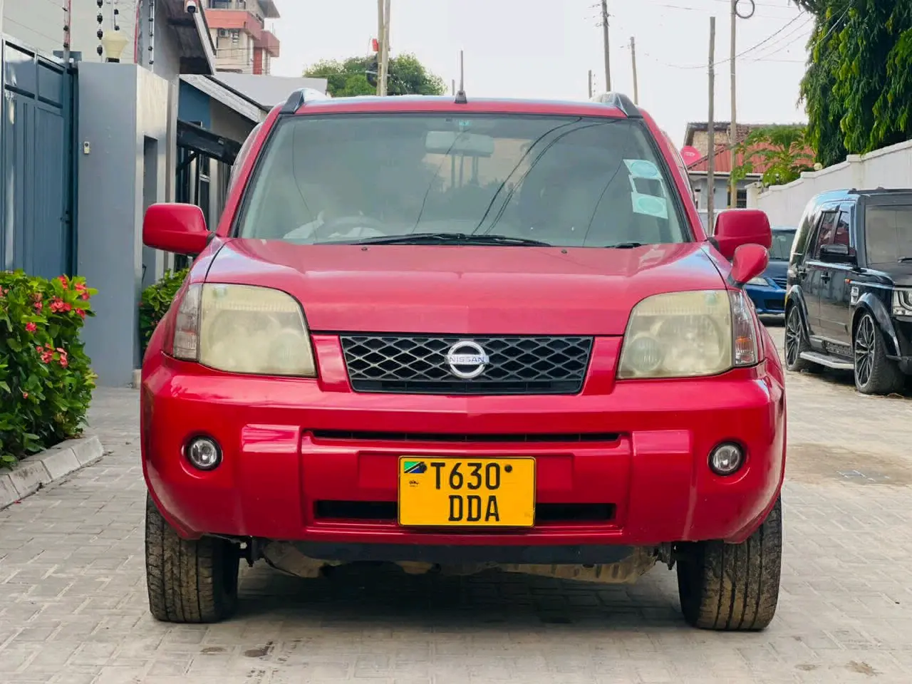 Nissan X-Trail SUV thumbnail 2
