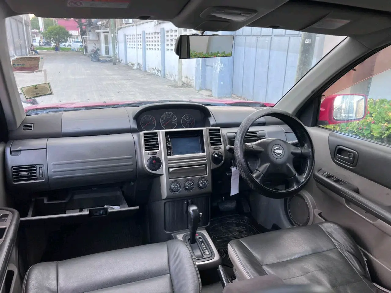 Nissan X-Trail SUV thumbnail 5