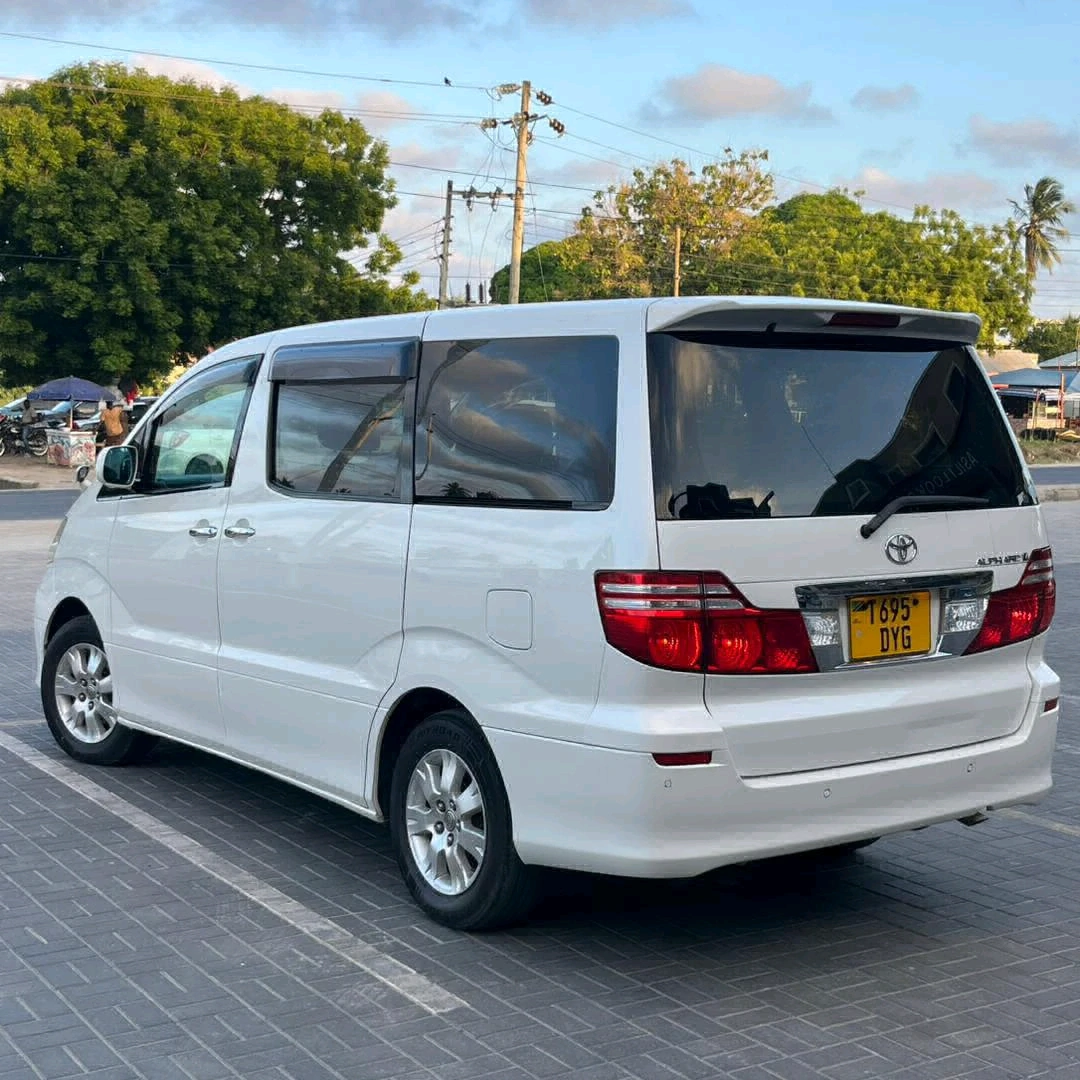 2006 Toyota Alphard Minivan (64,000 km) thumbnail 4