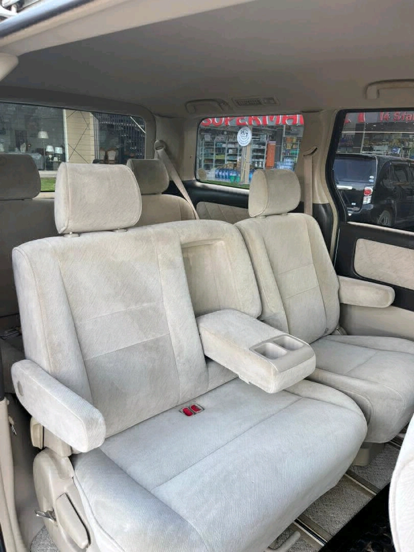 2006 Toyota Alphard Minivan (64,000 km) thumbnail 6