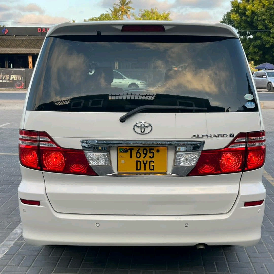 2006 Toyota Alphard Minivan (64,000 km) thumbnail 7