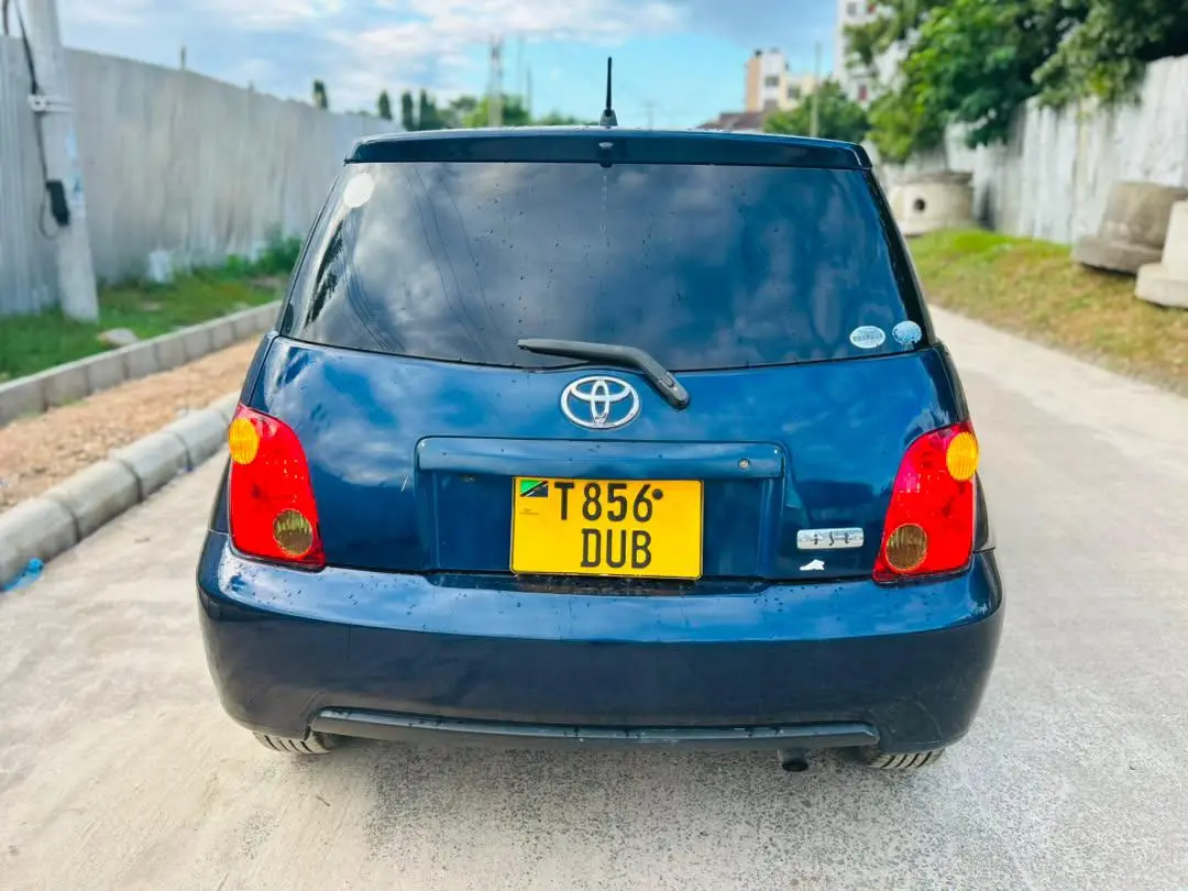 Toyota Ist 2004 (DUB)
