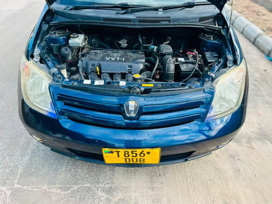 Toyota Ist 2004 (DUB) thumbnail 3
