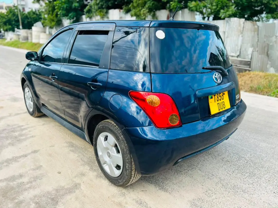 Toyota Ist 2004 (DUB) thumbnail 5