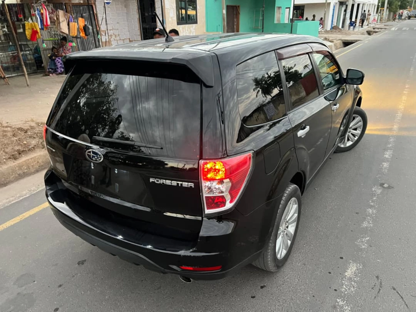 Black 2011 Subaru Forester SUV thumbnail 4