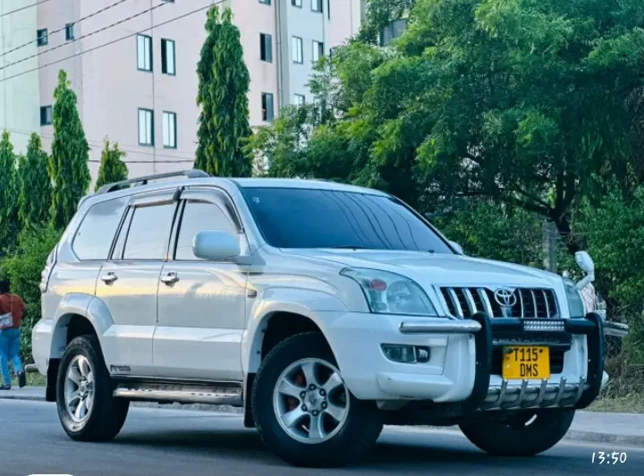 Toyota Land Cruiser Prado thumbnail 2