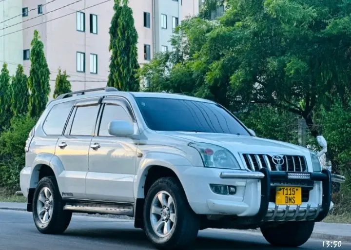 Toyota Land Cruiser Prado thumbnail 3