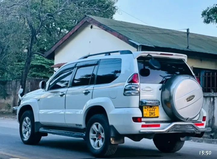 Toyota Land Cruiser Prado thumbnail 7