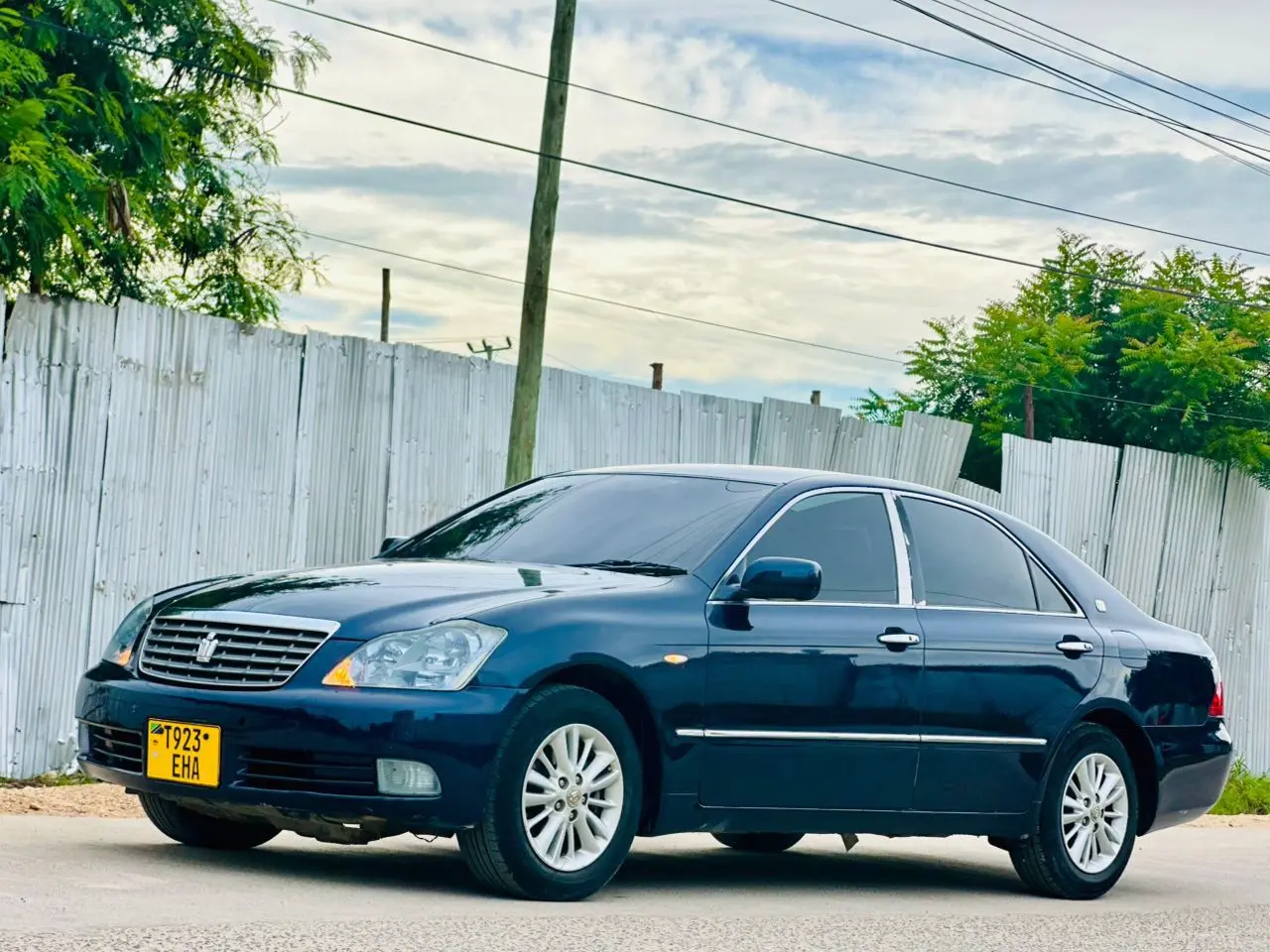 Toyota Crown Royal Saloon 2005 thumbnail 2