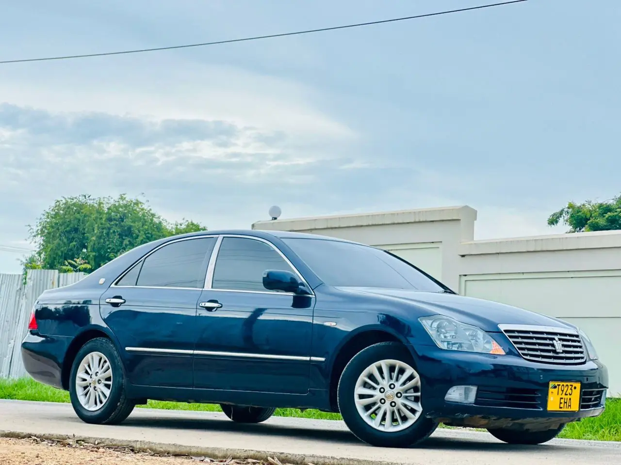 Toyota Crown Royal Saloon 2005 thumbnail 4