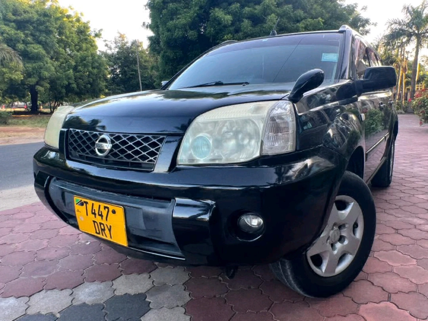 2002 Black Nissan X-Trail SUV, Low Mileage thumbnail 2