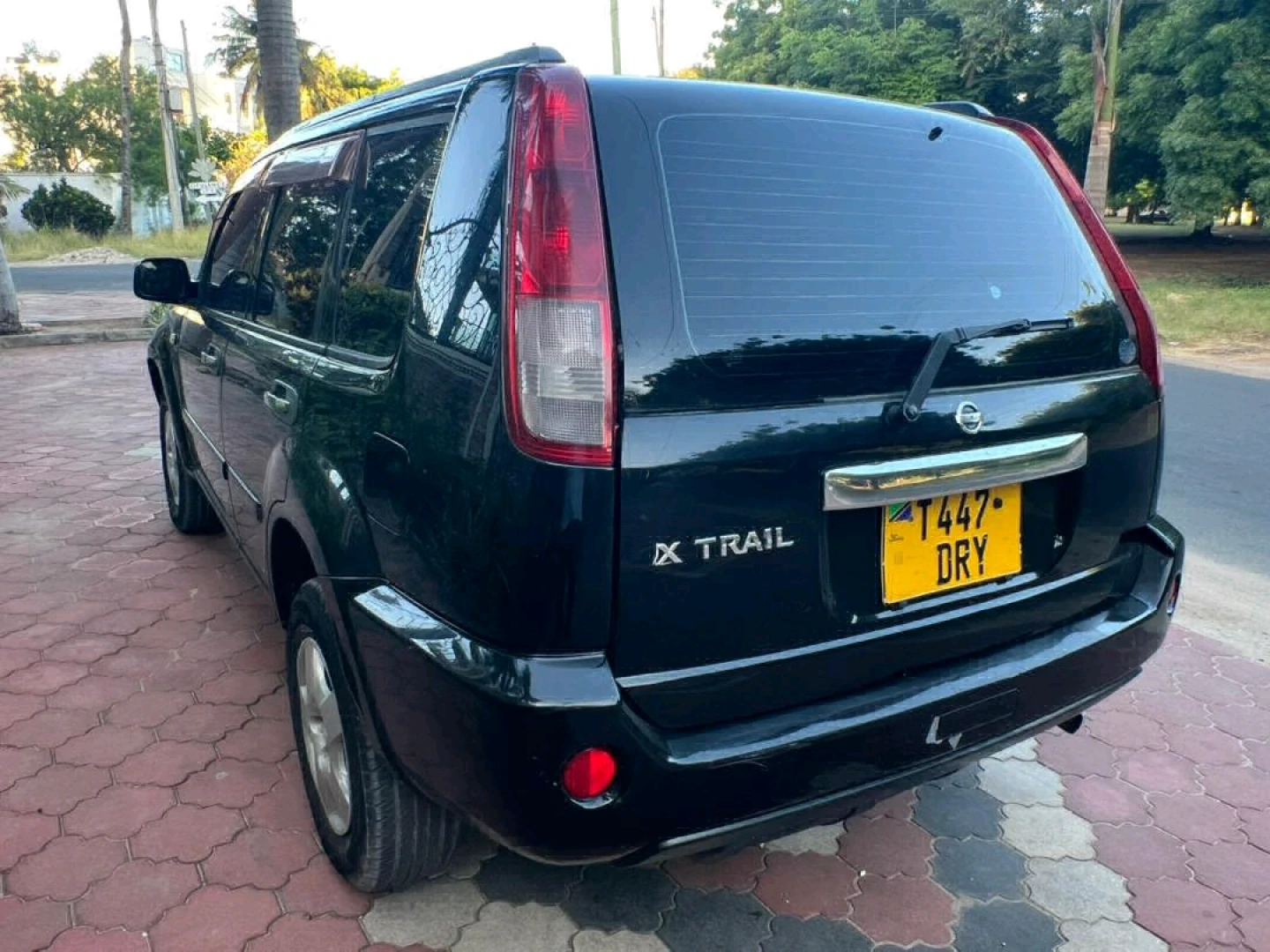 2002 Black Nissan X-Trail SUV, Low Mileage thumbnail 5