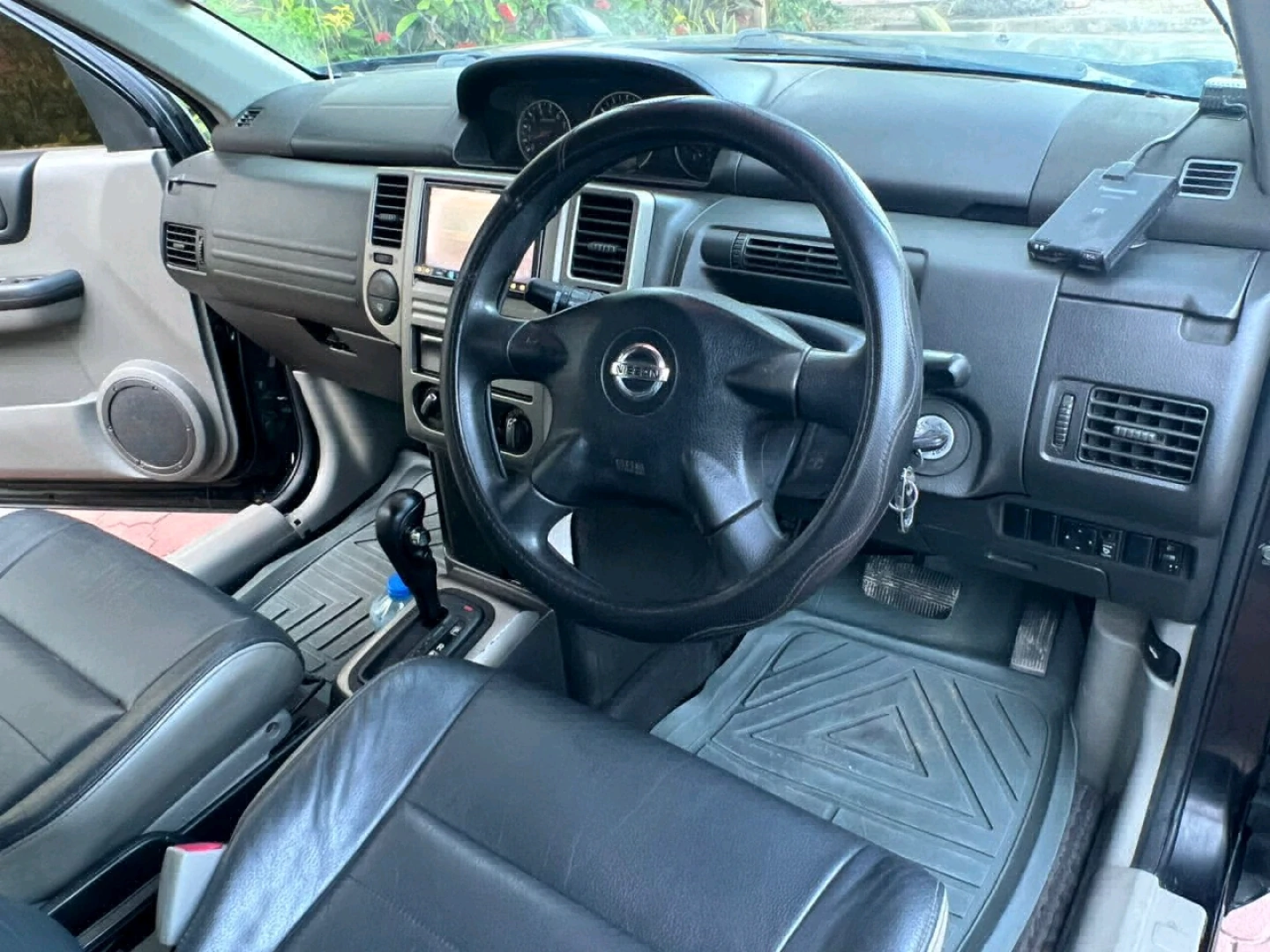 2002 Black Nissan X-Trail SUV, Low Mileage thumbnail 7