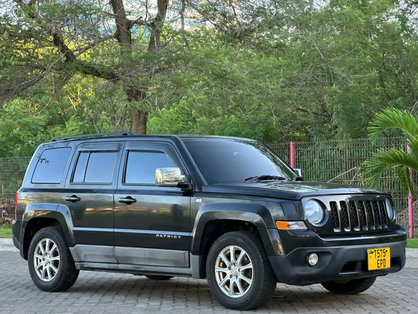 2011 Jeep Patriot SUV (2350cc) thumbnail 3