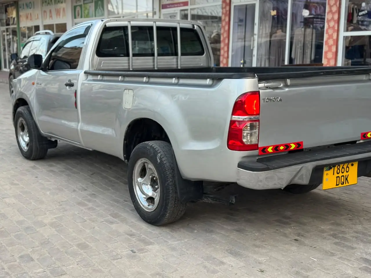 Toyota Hilux Vigo 2011 (DQK) thumbnail 5
