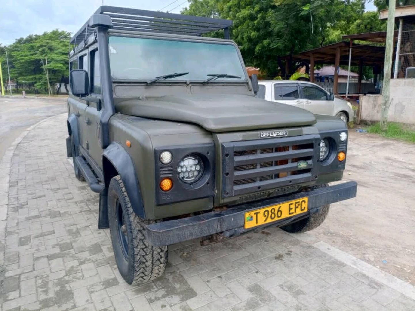 Land Rover Defender 110 2004 Marine Green thumbnail 4