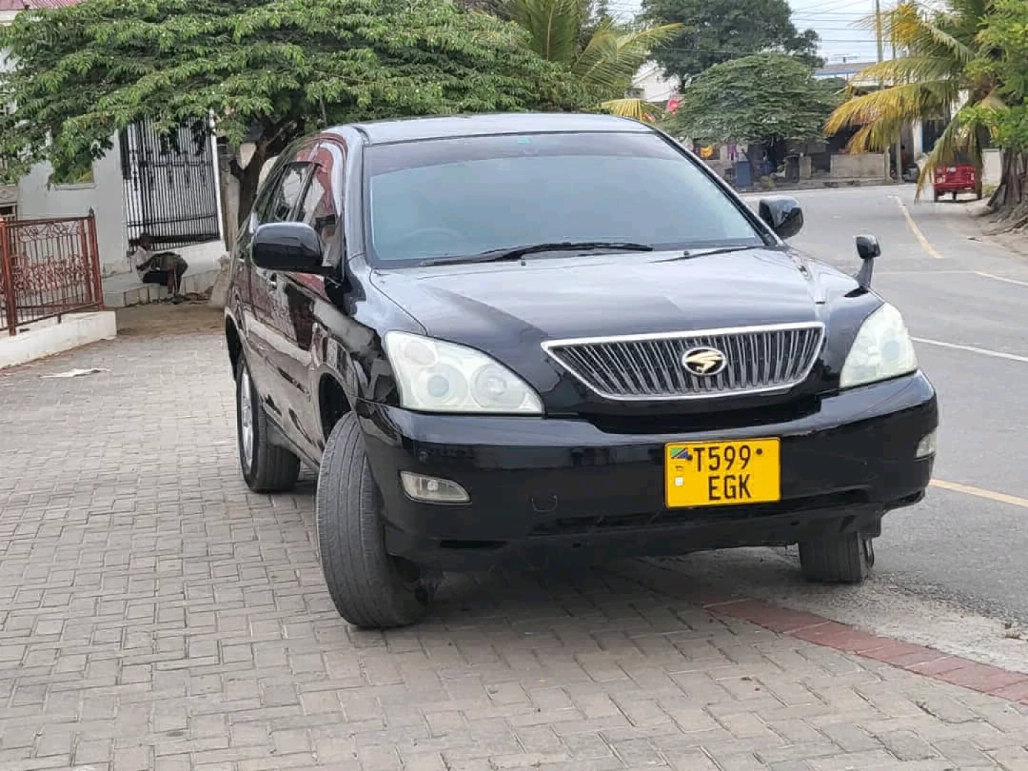 Black Toyota Harrier SUV XU30 (2360cc)