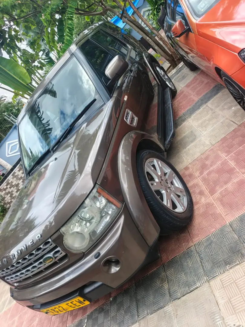 Land Rover Discovery 4 thumbnail 2