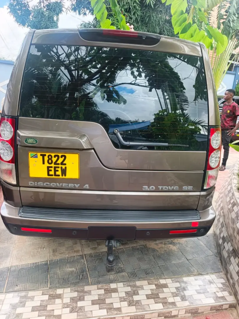 Land Rover Discovery 4 thumbnail 3