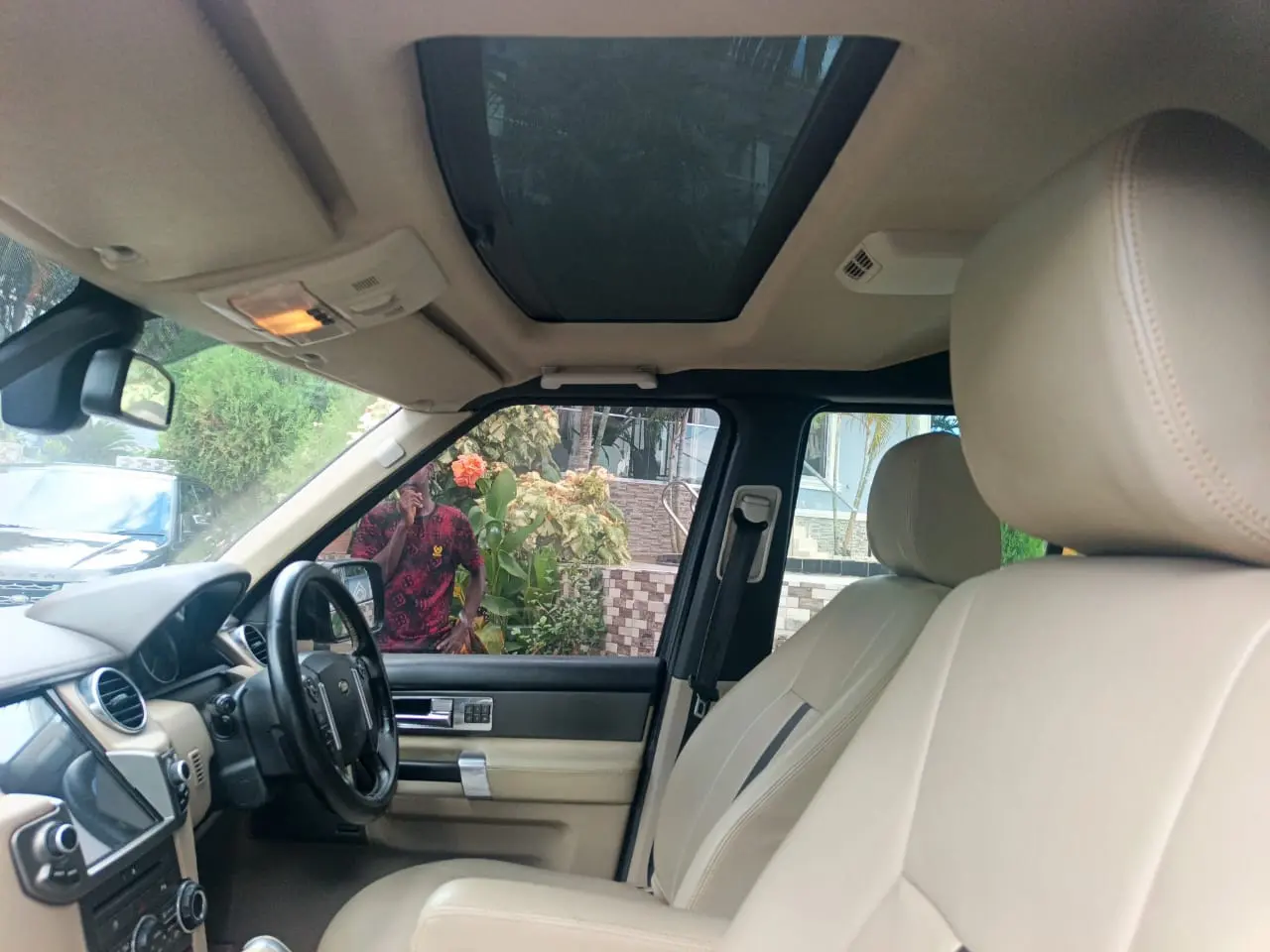 Land Rover Discovery 4 thumbnail 6