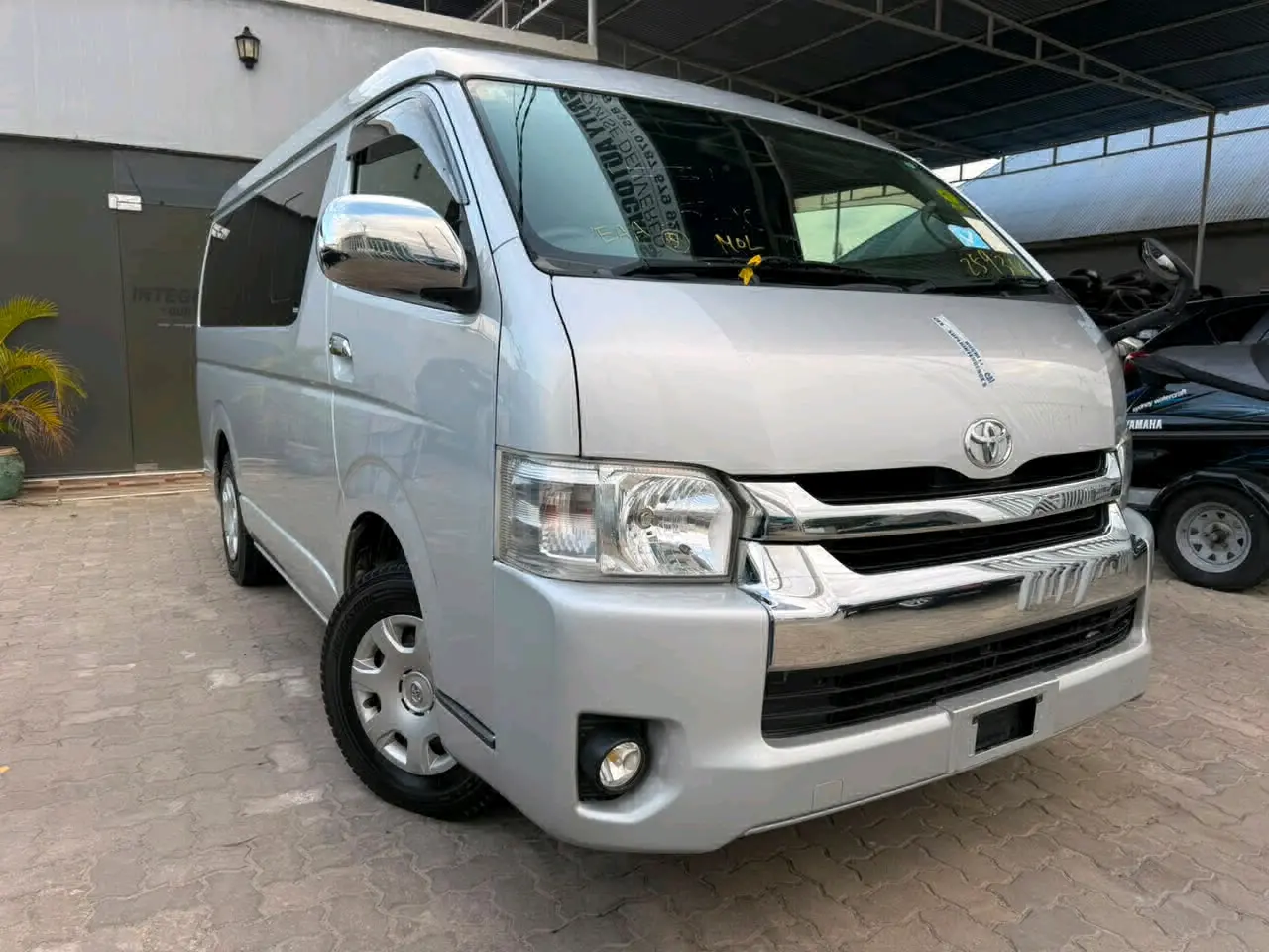 2017 Toyota Hiace (10 Seater) thumbnail 7