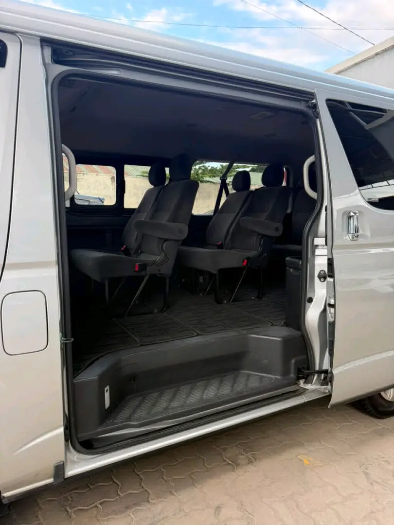 2017 Toyota Hiace (10 Seater) thumbnail 8