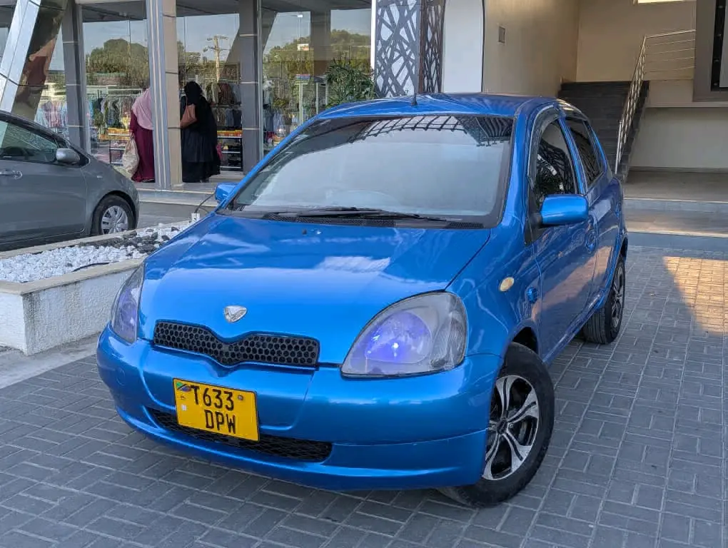 Toyota Vitz Hatchback Blue thumbnail 3