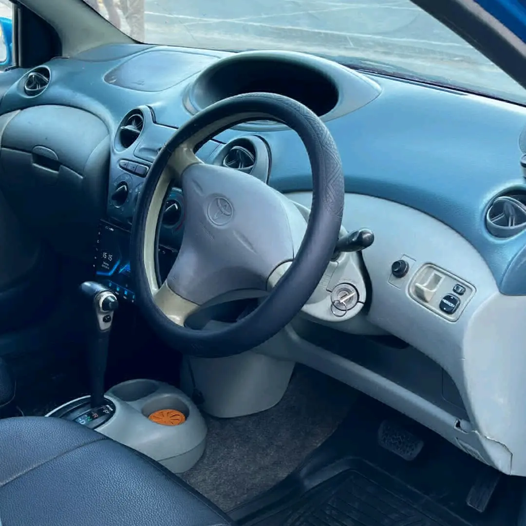 Toyota Vitz Hatchback Blue thumbnail 6
