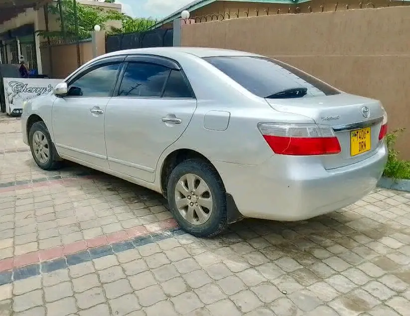 Toyota Premio F New Model thumbnail 3