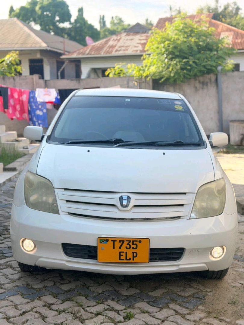 White 2004 Toyota Ist (1290cc) for Sale
