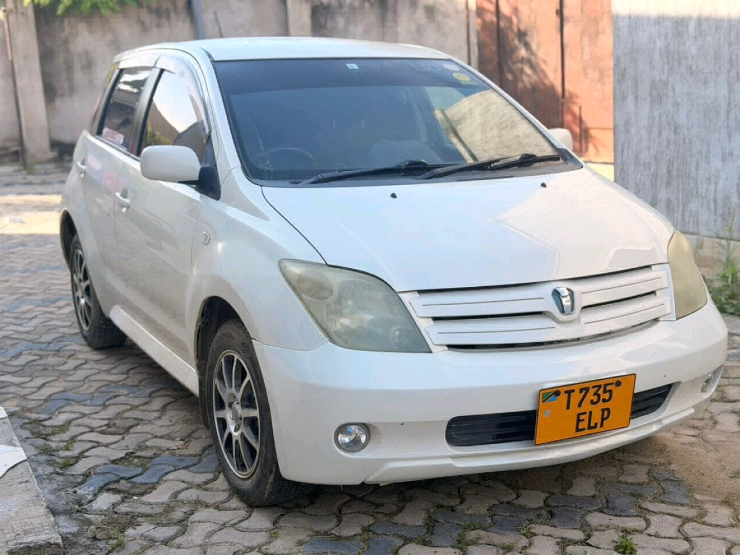 White 2004 Toyota Ist (1290cc) for Sale thumbnail 3