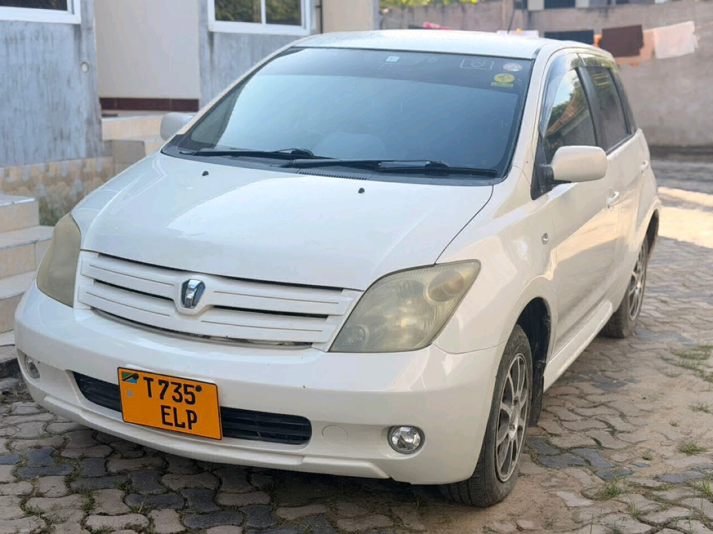 White 2004 Toyota Ist (1290cc) for Sale thumbnail 4