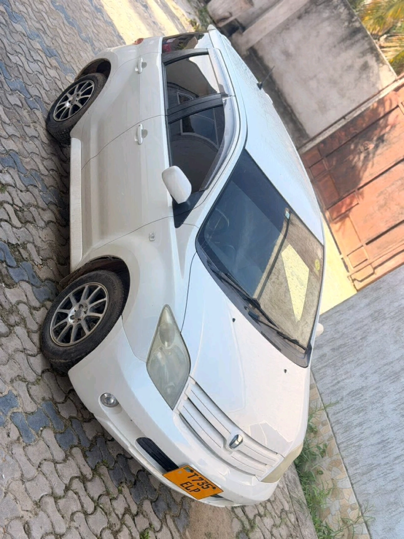 White 2004 Toyota Ist (1290cc) for Sale thumbnail 5