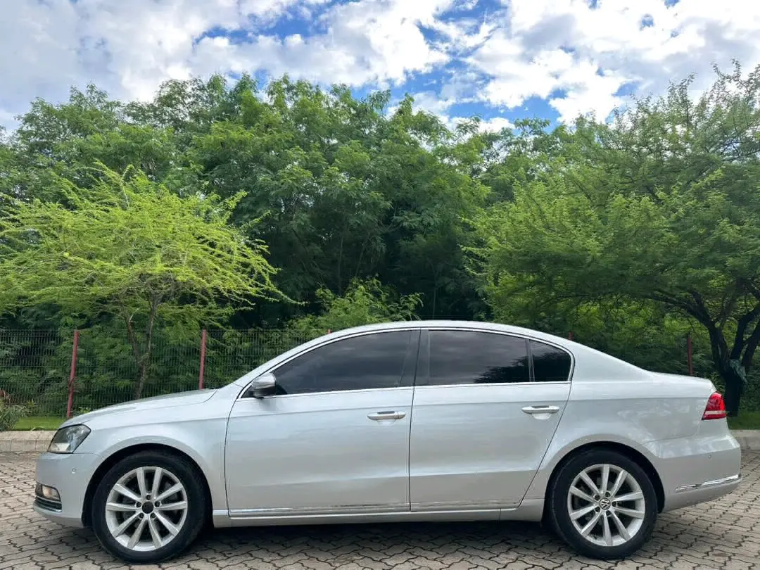 Volkswagen Passat - Silver thumbnail 3